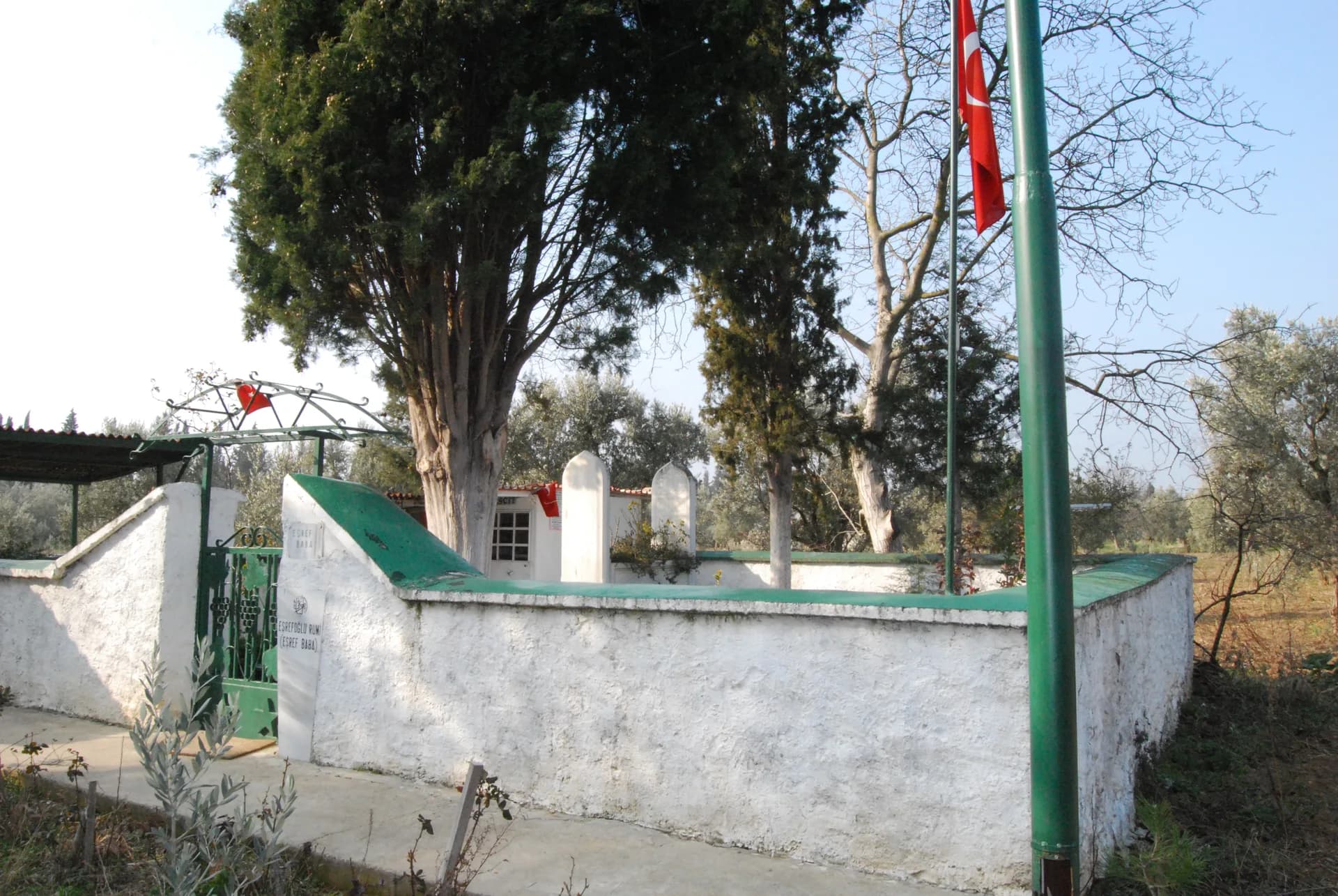 Eşref Paşa Türbesi