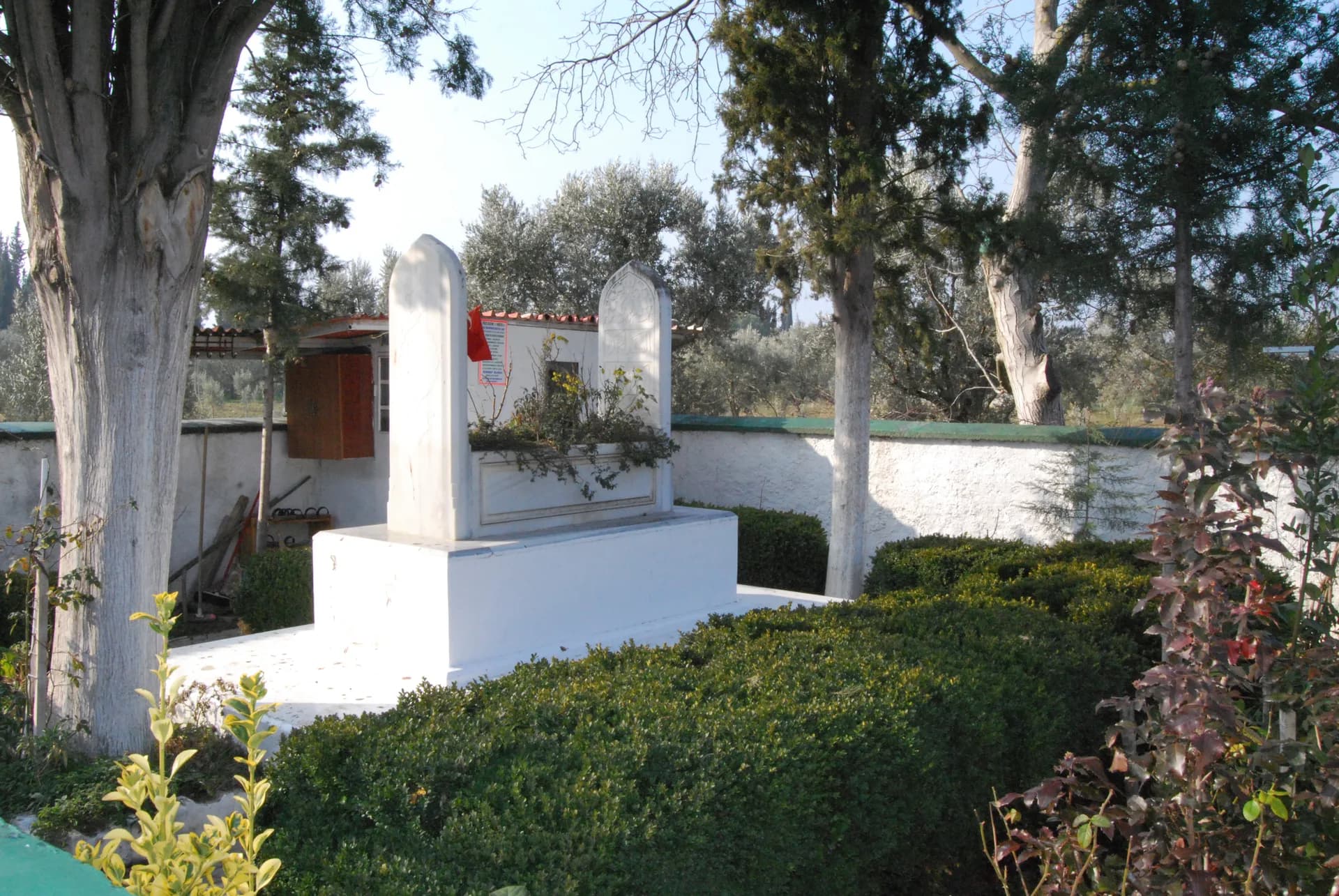 Eşref Paşa Türbesi — 2