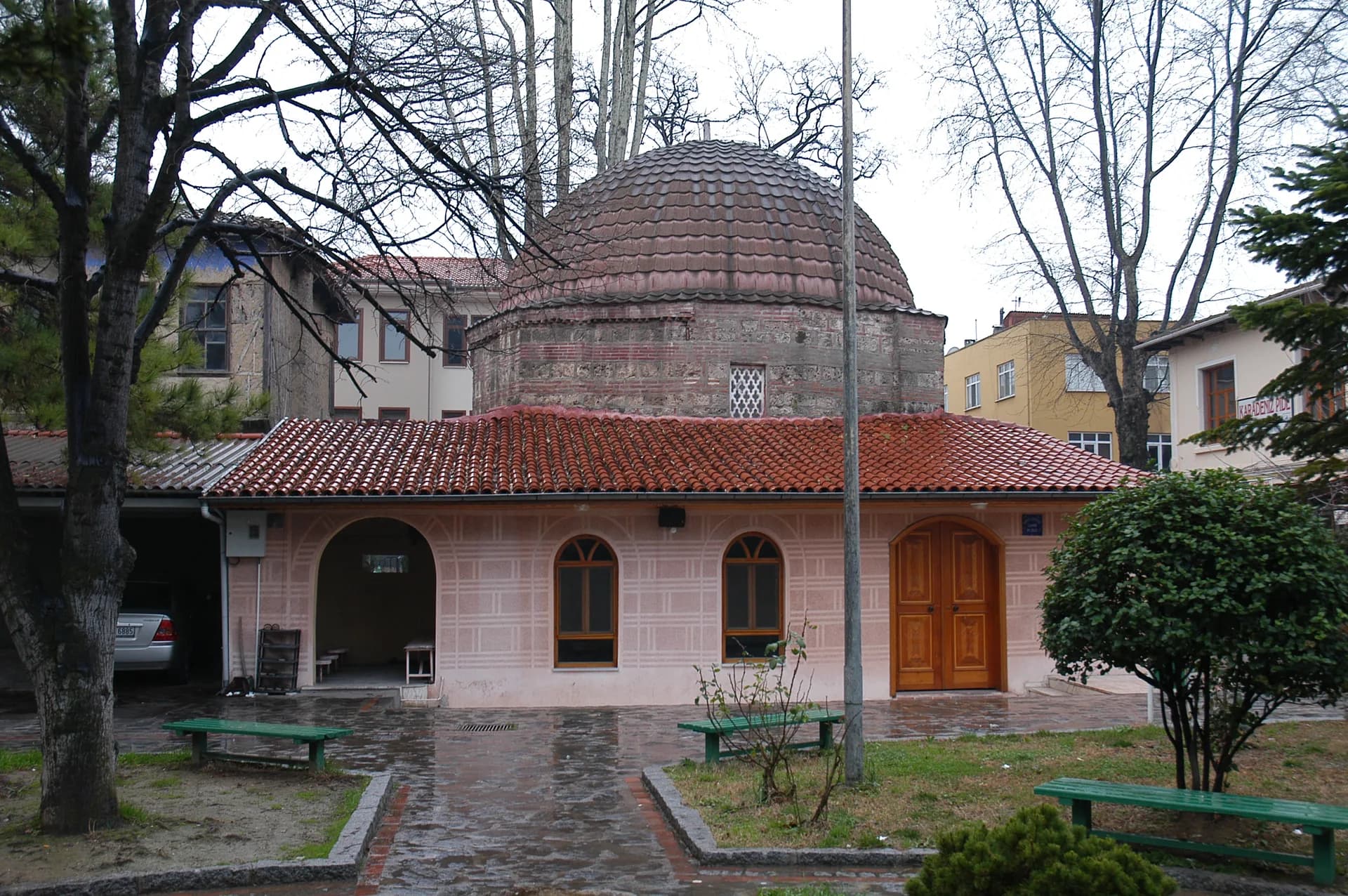 Hacı Özbek Camii — 2