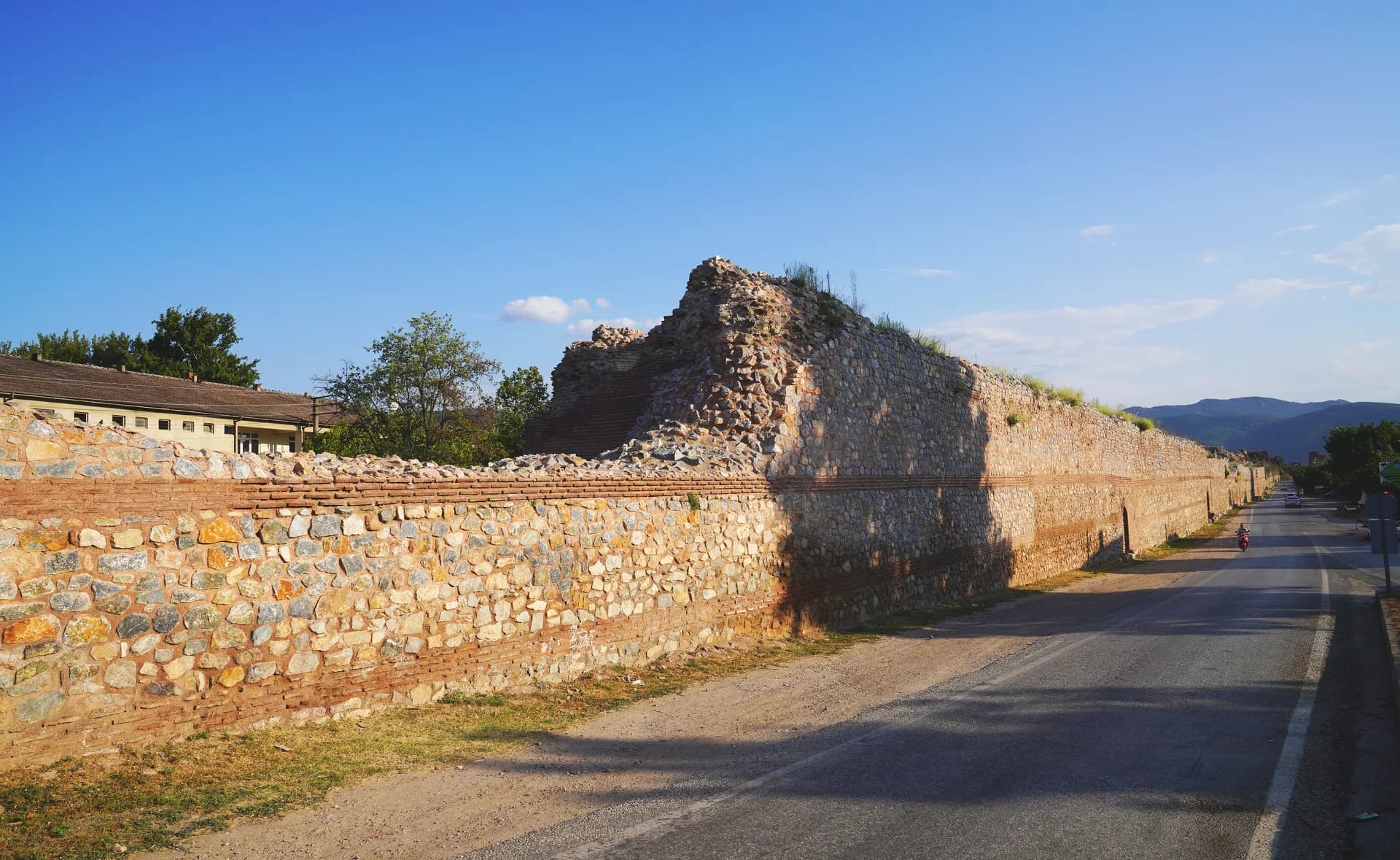 İznik Mimarisinde Taş ve Tuğlayı Okumak için İznik'ten bir ayrıntı