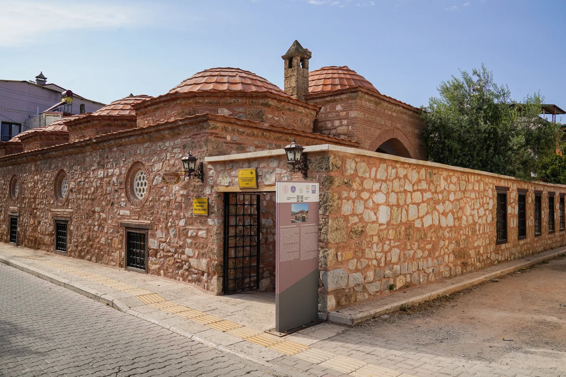 Süleyman Paşa Medresesi — 4