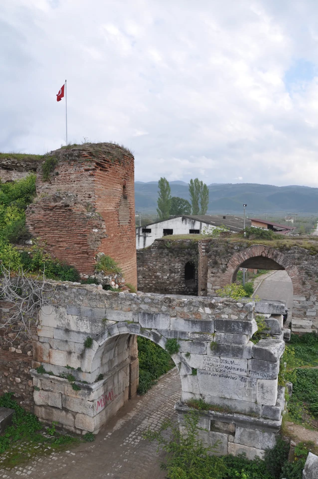 Yenişehir Kapısı (Güney Kapı) — 2